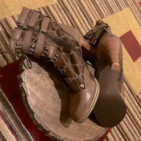 Gently worn animal print booties. Size 39 faux fir and leather. Side Zipper - Picture 5 of 6